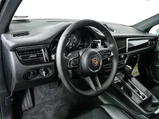 2026 Porsche Macan T - Photo 29