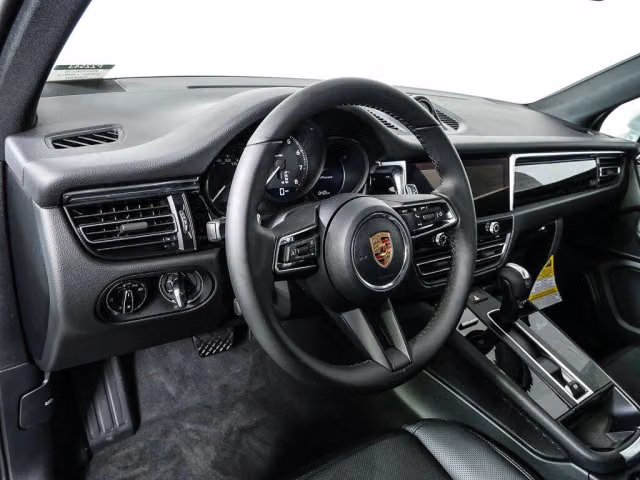 2026 Porsche Macan T - Photo 26