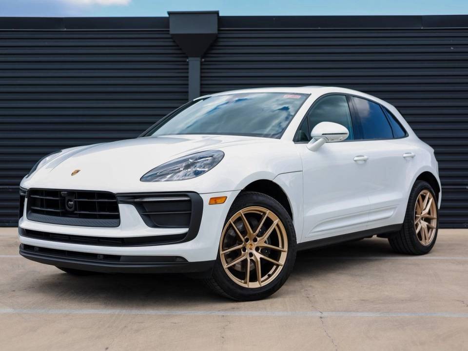 2025 Porsche Macan Base