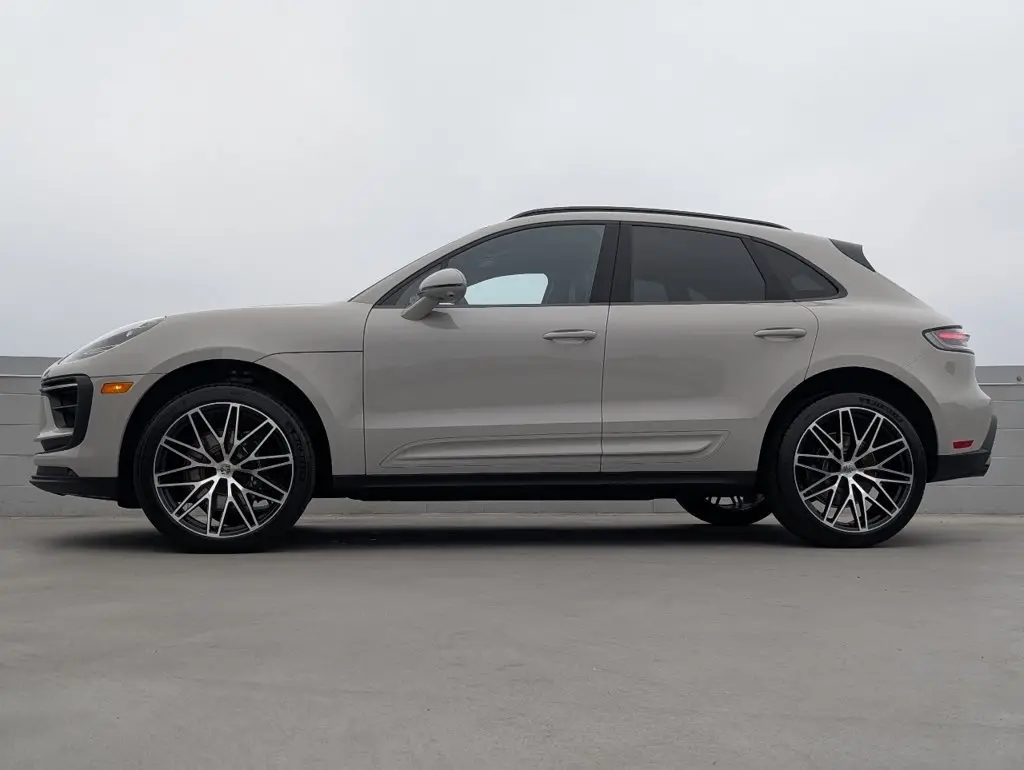 2026 Porsche Macan S - Photo 16