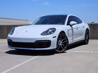 2023 Porsche Panamera 4S's photo