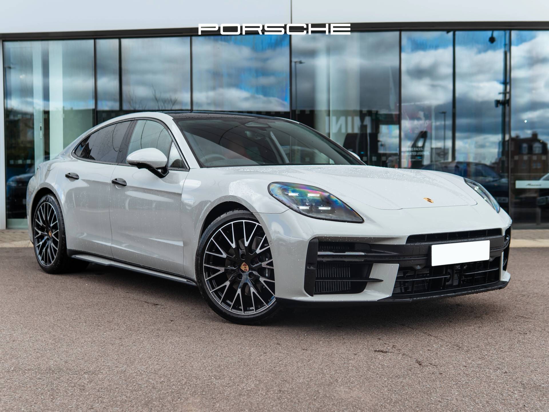 Panamera, photo 1 of 48