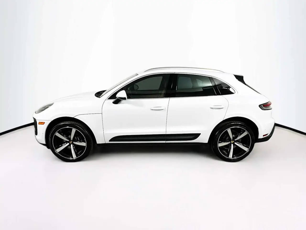 2026 Porsche Macan S - Photo 16