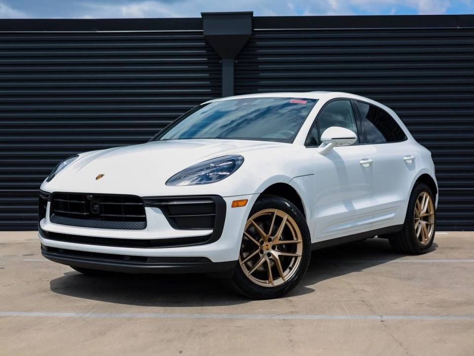 2025 Porsche Macan Base