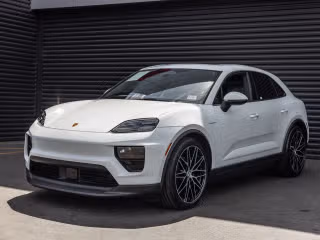 2025 Porsche Macan Macan Electric's photo
