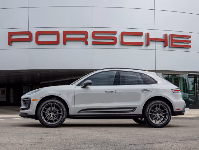 2026 Porsche Macan T - Photo 10