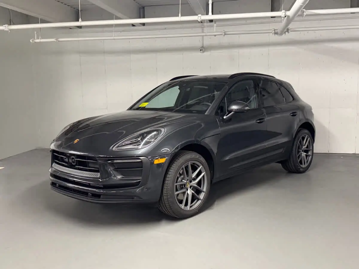 2026 Porsche Macan T - Photo 8