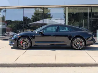 2025 Porsche Taycan GTS - Photo 13