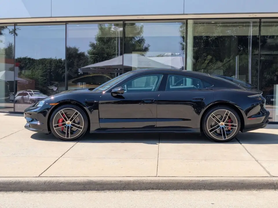 2025 Porsche Taycan GTS - Photo 15