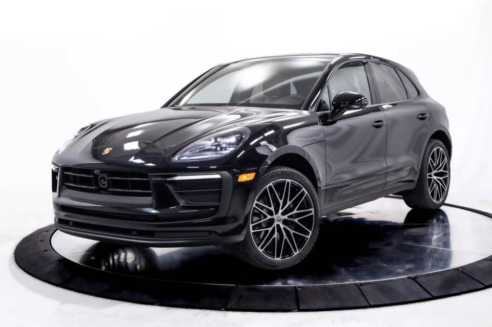 2025 Porsche Macan Base