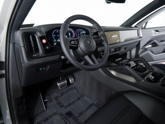 2026 Porsche Cayenne Coup Turbo E-Hybrid - Photo 30