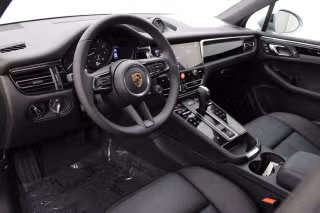 2026 Porsche Macan T - Photo 25