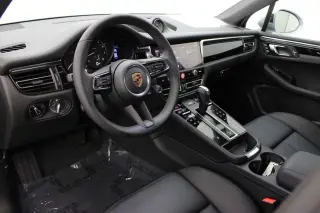 2026 Porsche Macan T - Photo 29