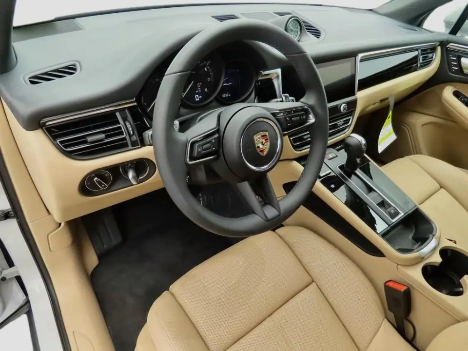 2025 Porsche Macan Base - Photo 31