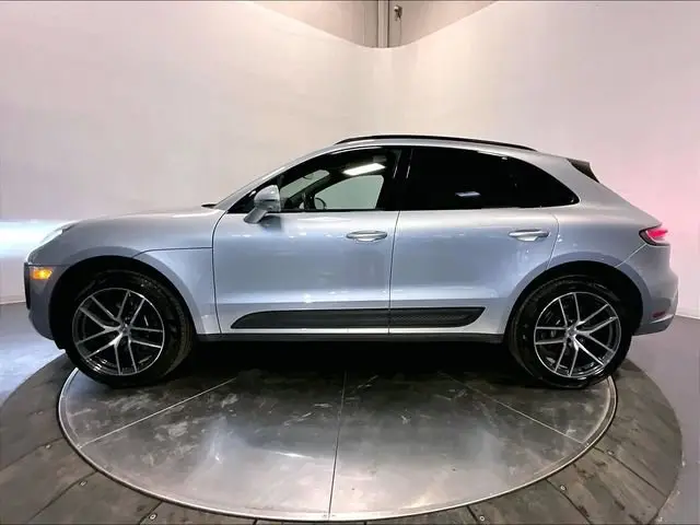 2025 Porsche Macan T - Photo 15