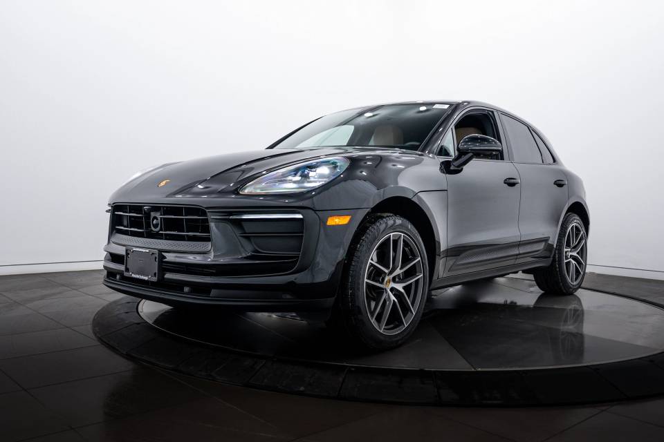 2026 Porsche Macan Base