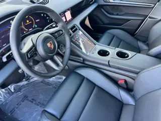 2026 Porsche Taycan Base - Photo 29