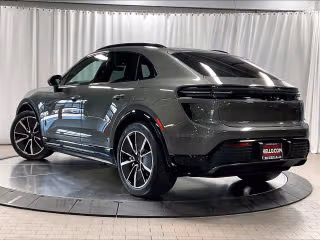 2025 Porsche Macan Turbo Electric - Photo 17