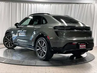 2025 Porsche Macan Turbo Electric - Photo 21
