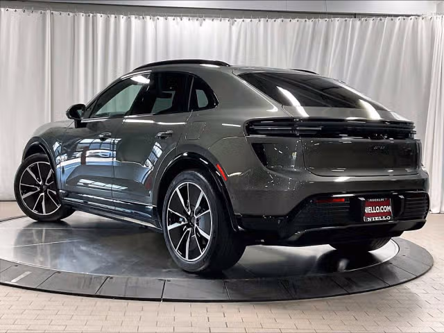 2025 Porsche Macan Turbo Electric - Photo 18