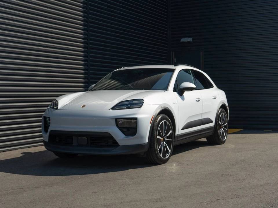 2025 Porsche Macan Base