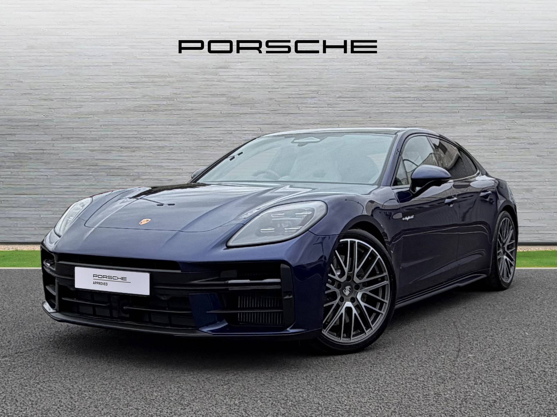 Panamera 4 E-Hybrid, photo 2 of 33
