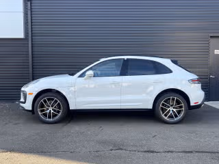 2026 Porsche Macan T - Photo 9