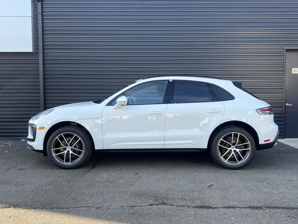 2026 Porsche Macan T - Photo 15
