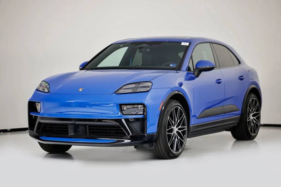 2026 Porsche Macan Base