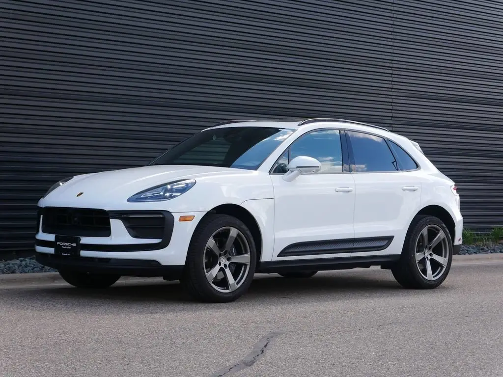 2025 Porsche Macan T - Photo 8