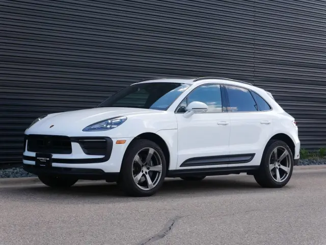 2025 Porsche Macan T - Photo 6
