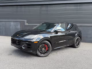 2025 Porsche Cayenne GTS's photo