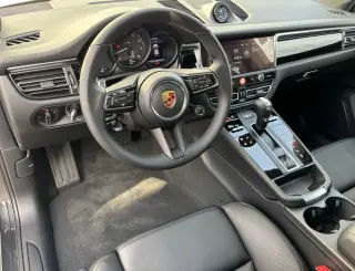 2026 Porsche Macan T - Photo 29