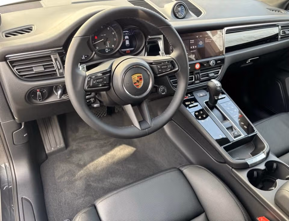 2026 Porsche Macan T - Photo 27