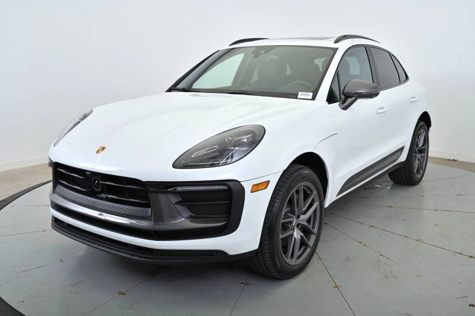 2025 Porsche Macan Base
