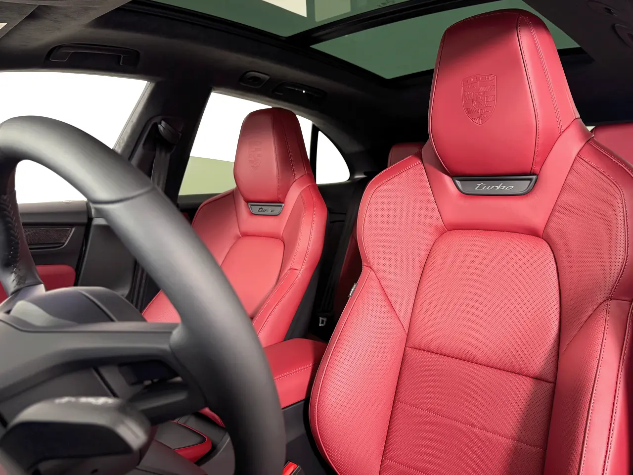 2025 Porsche Macan Turbo Electric - Photo 40