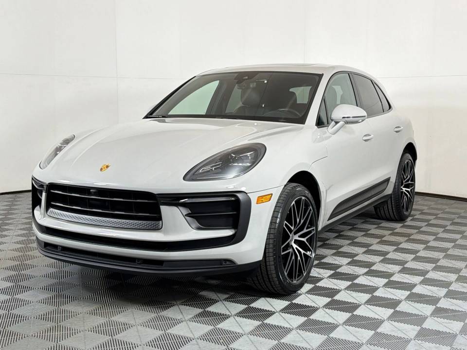2022 Porsche Macan Base