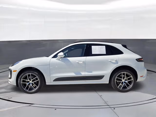 2025 Porsche Macan T - Photo 10