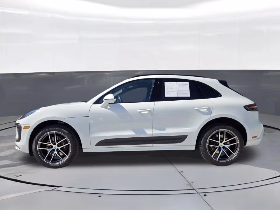 2025 Porsche Macan T - Photo 11