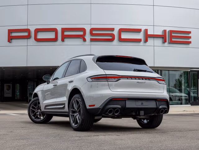 2026 Porsche Macan T - Photo 18