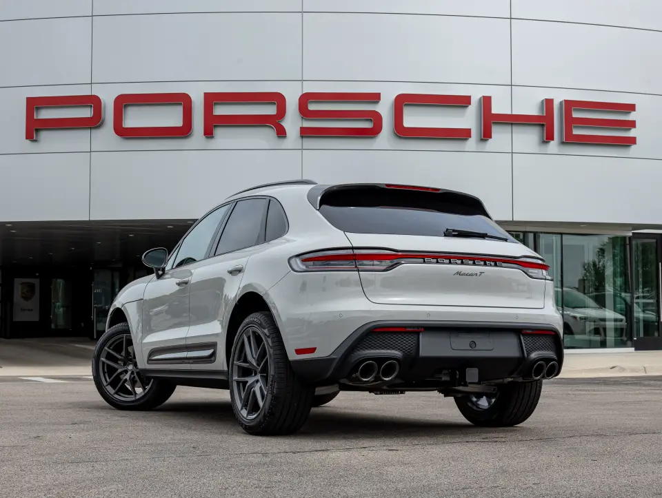 2026 Porsche Macan T - Photo 23