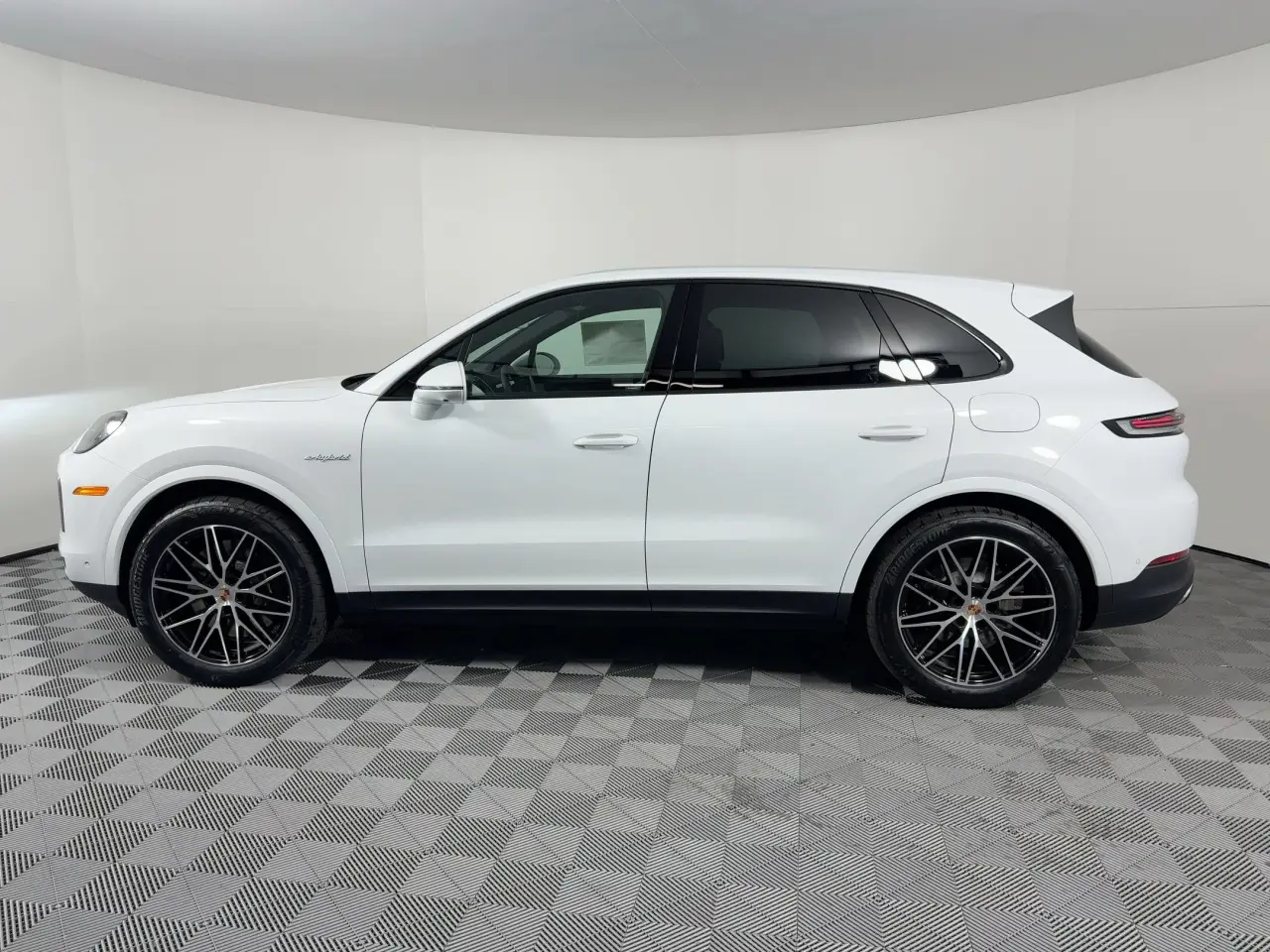 2026 Porsche Cayenne E-Hybrid - Photo 16