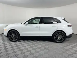 2026 Porsche Cayenne E-Hybrid - Photo 13