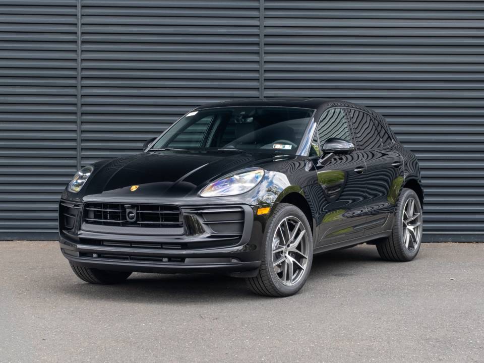 2026 Porsche Macan Base