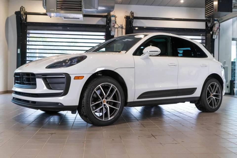 2023 Porsche Macan Base