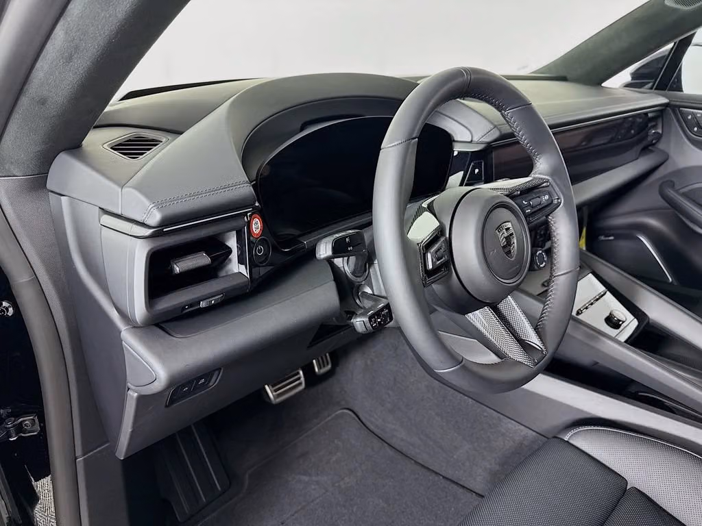 2025 Porsche Macan Turbo Electric - Photo 28