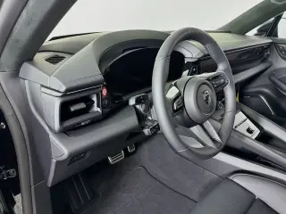 2025 Porsche Macan Turbo Electric - Photo 29