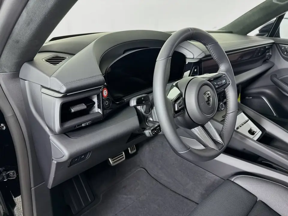 2025 Porsche Macan Turbo Electric - Photo 31