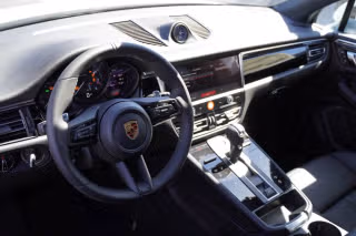 2026 Porsche Macan - Photo 25