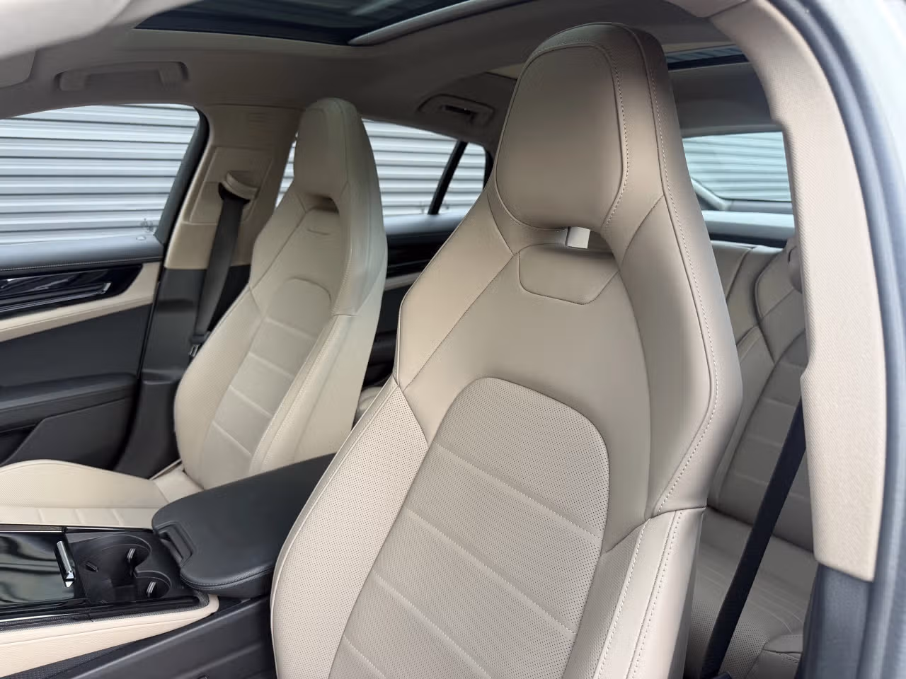 2025 Porsche Panamera 36